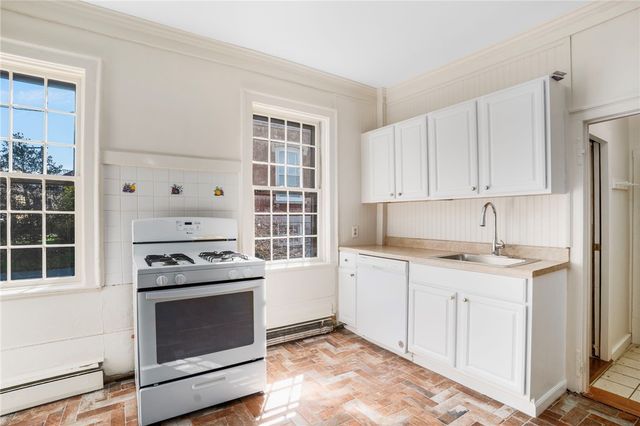 14 Elm Street, Newport, RI 02840