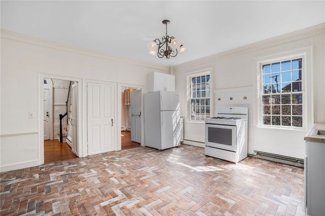14 Elm Street, Newport, RI 02840