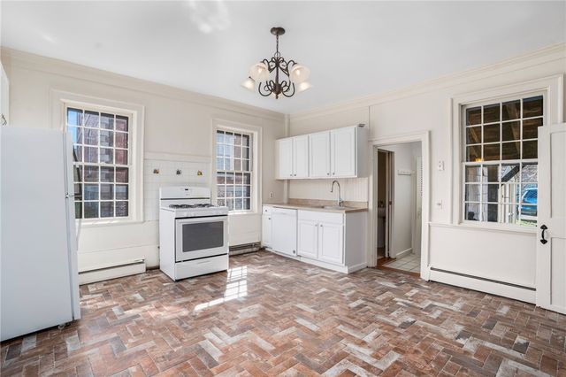 14 Elm Street, Newport, RI 02840