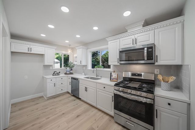 630 N Yosemite St, Stockton, CA 95203