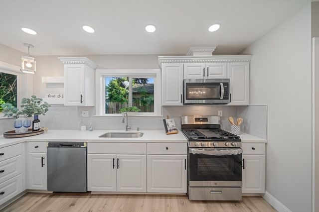 630 N Yosemite St, Stockton, CA 95203