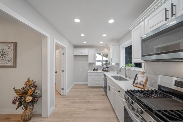 630 N Yosemite St, Stockton, CA 95203