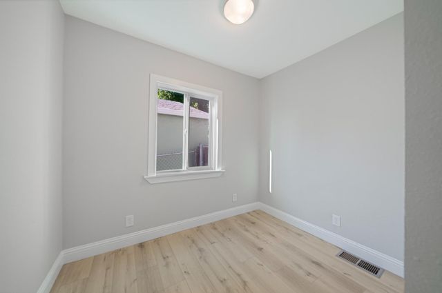 630 N Yosemite St, Stockton, CA 95203