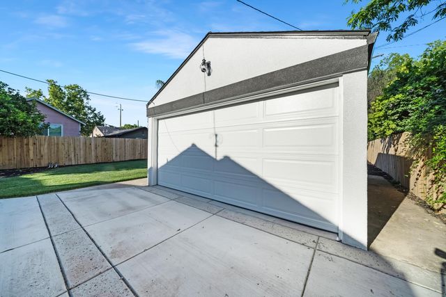630 N Yosemite St, Stockton, CA 95203
