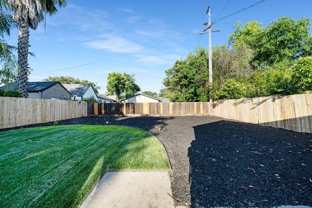 630 N Yosemite St, Stockton, CA 95203