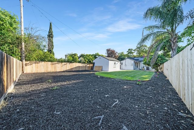 630 N Yosemite St, Stockton, CA 95203
