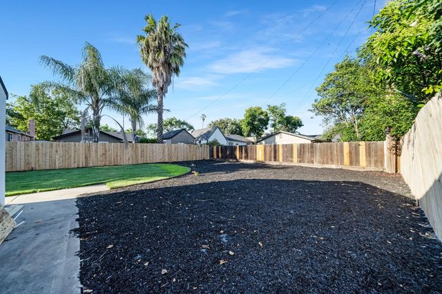 630 N Yosemite St, Stockton, CA 95203