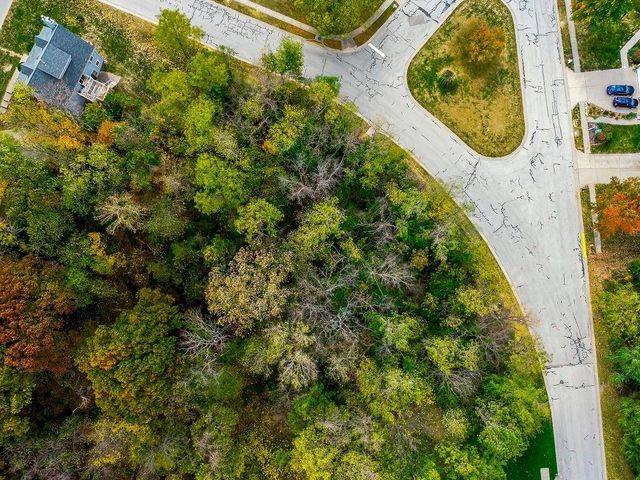 5575 NW Heritage Hill Road, Parkville, MO 64152