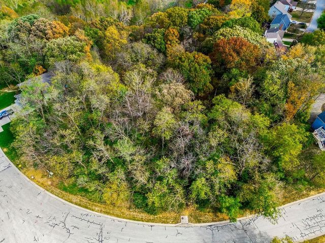 5575 NW Heritage Hill Road, Parkville, MO 64152