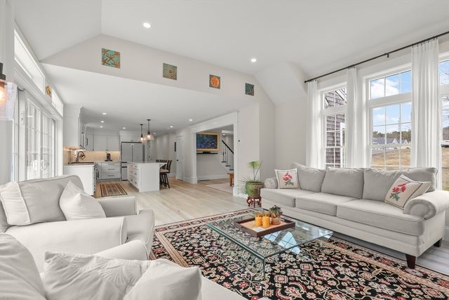 15 Maxwell Ln, Sandwich, MA 02563