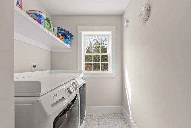 15 Maxwell Ln, Sandwich, MA 02563