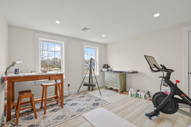 15 Maxwell Ln, Sandwich, MA 02563