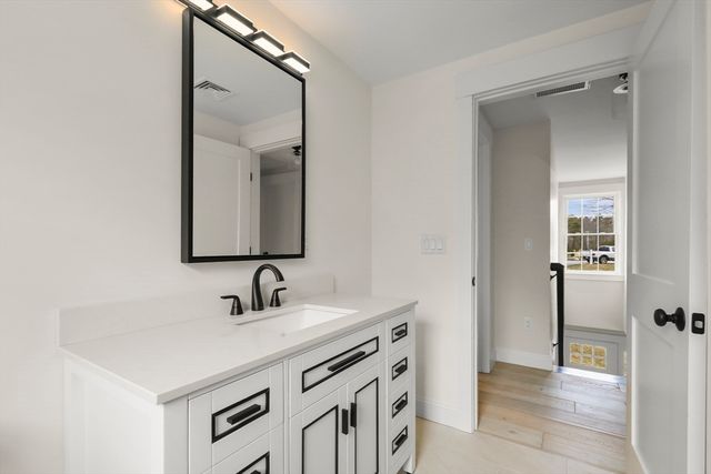 15 Maxwell Ln, Sandwich, MA 02563