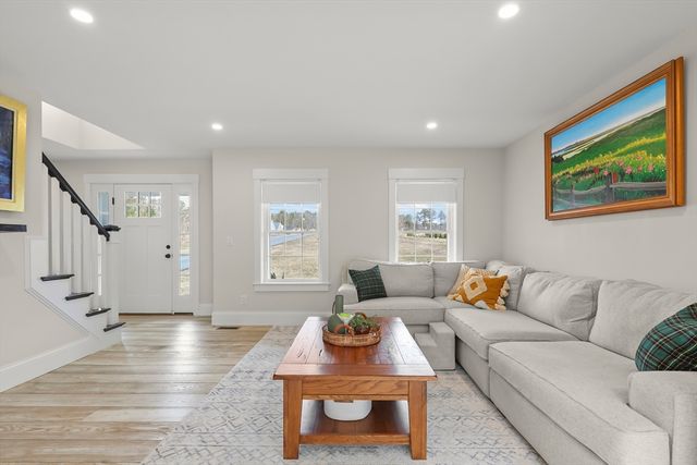 15 Maxwell Ln, Sandwich, MA 02563