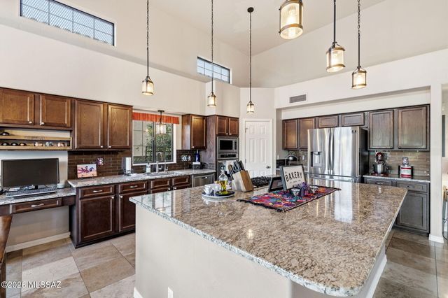 10770 N La Quinta Drive, Tucson, AZ 85737