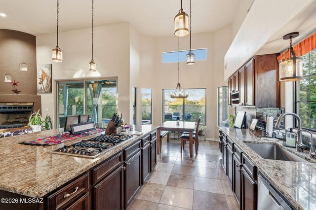 10770 N La Quinta Drive, Tucson, AZ 85737