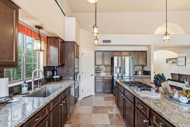10770 N La Quinta Drive, Tucson, AZ 85737