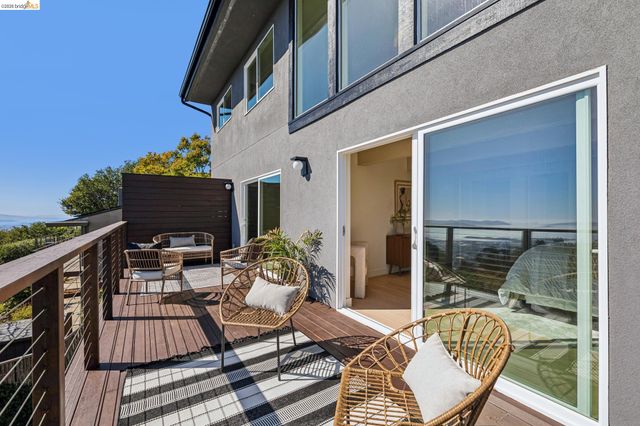1328 Summit Rd, Berkeley, CA 94708