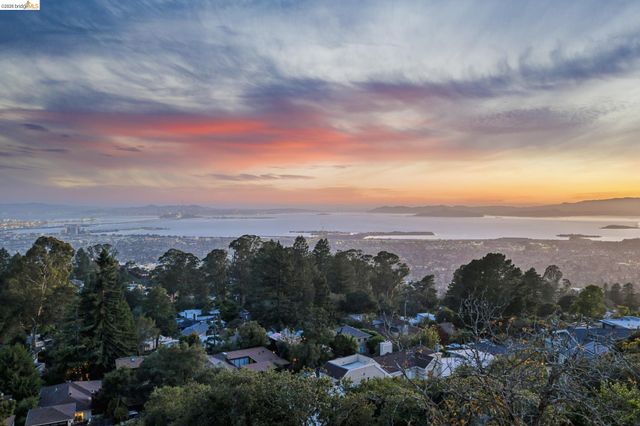 1328 Summit Rd, Berkeley, CA 94708
