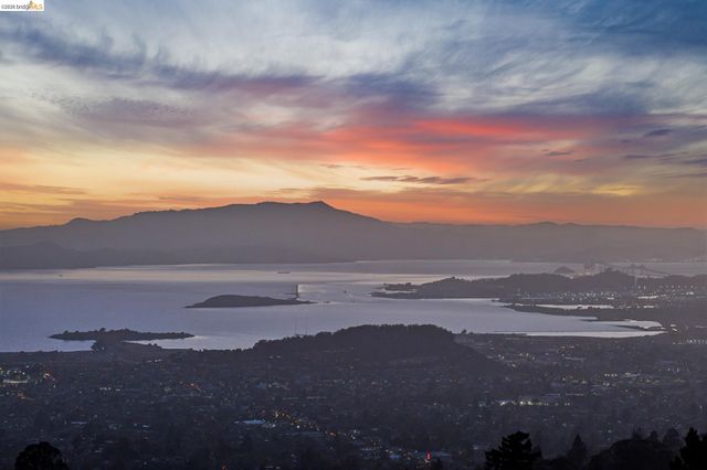 1328 Summit Rd, Berkeley, CA 94708