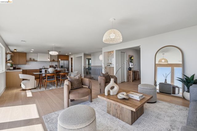1328 Summit Rd, Berkeley, CA 94708