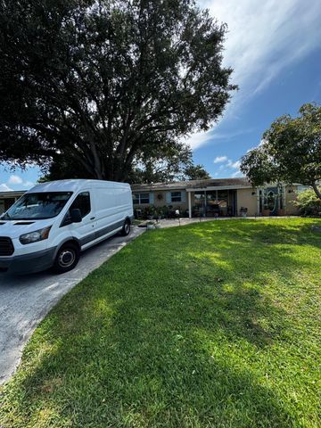 2869 SE 1st Place, Boynton Beach, FL 33435