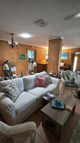 2869 SE 1st Place, Boynton Beach, FL 33435