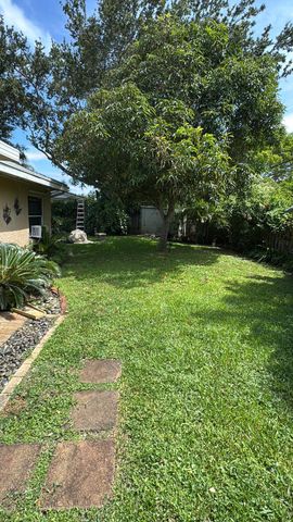 2869 SE 1st Place, Boynton Beach, FL 33435