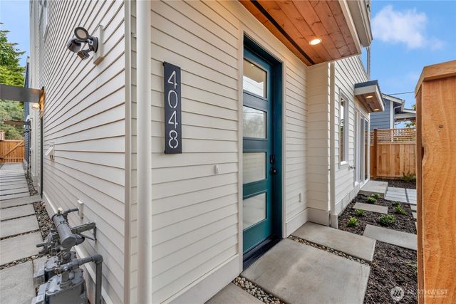 4048 32nd Avenue W, Seattle, WA 98199
