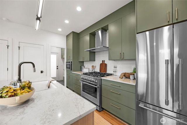 4048 32nd Avenue W, Seattle, WA 98199