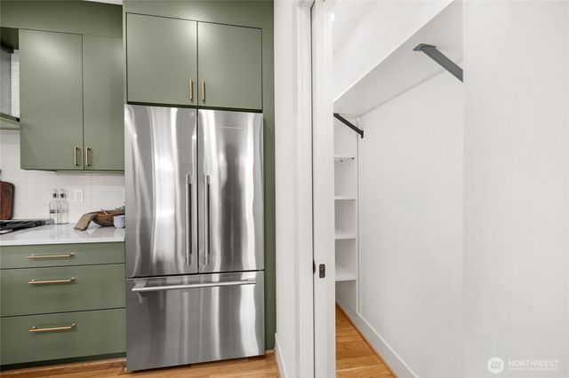 4048 32nd Avenue W, Seattle, WA 98199