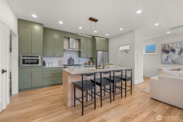 4048 32nd Avenue W, Seattle, WA 98199