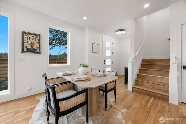 4048 32nd Avenue W, Seattle, WA 98199