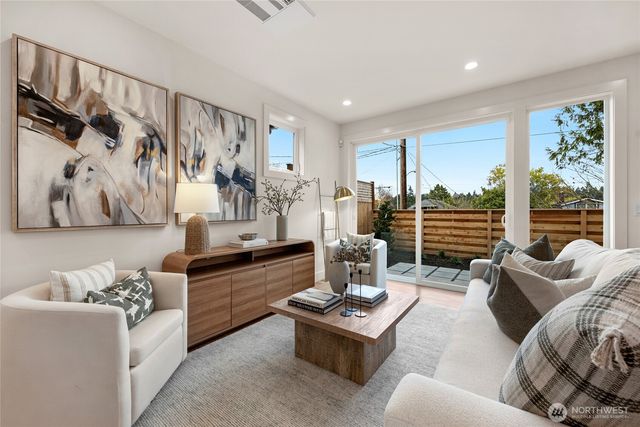 4048 32nd Avenue W, Seattle, WA 98199