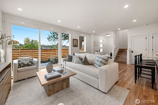 4048 32nd Avenue W, Seattle, WA 98199