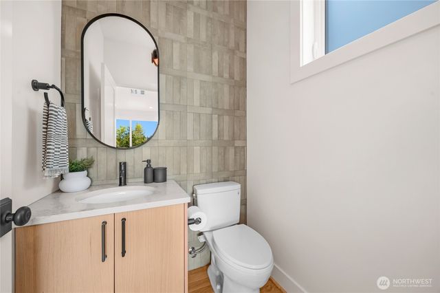 4048 32nd Avenue W, Seattle, WA 98199