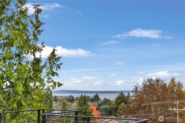 4048 32nd Avenue W, Seattle, WA 98199