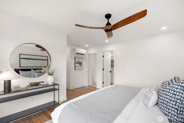 4048 32nd Avenue W, Seattle, WA 98199