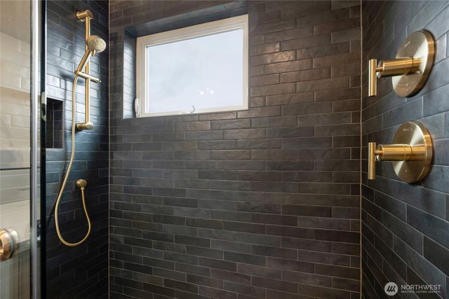 4048 32nd Avenue W, Seattle, WA 98199