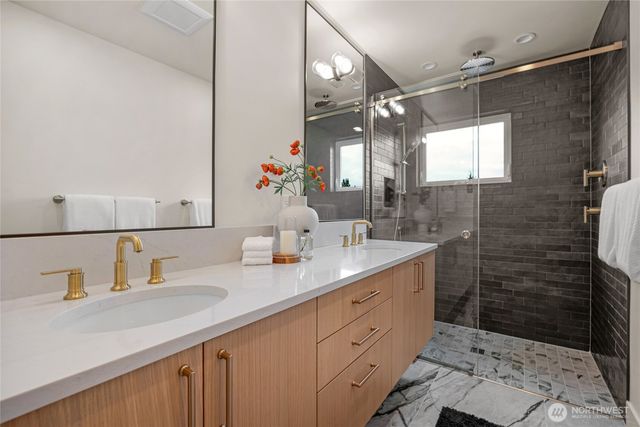 4048 32nd Avenue W, Seattle, WA 98199