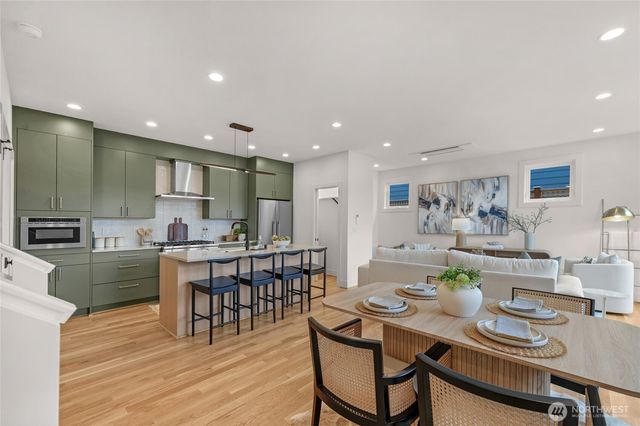 4048 32nd Avenue W, Seattle, WA 98199