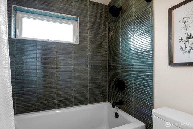 4048 32nd Avenue W, Seattle, WA 98199