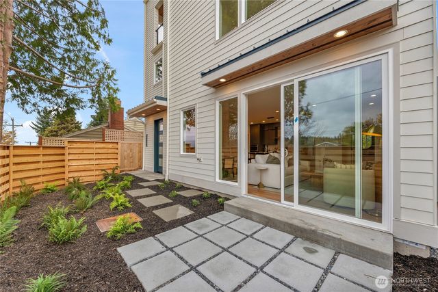 4048 32nd Avenue W, Seattle, WA 98199