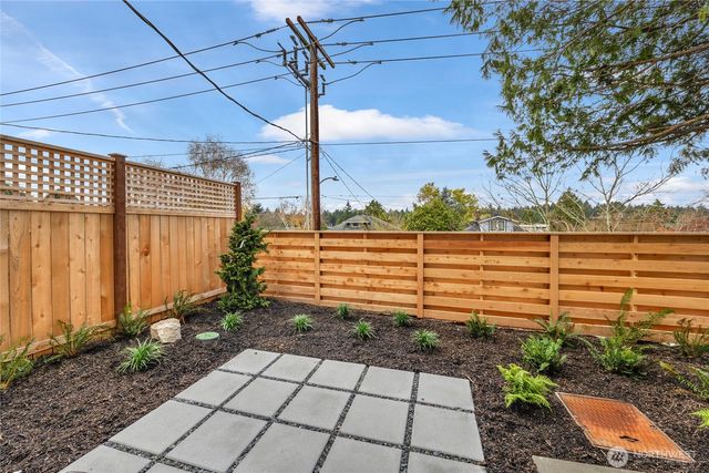 4048 32nd Avenue W, Seattle, WA 98199