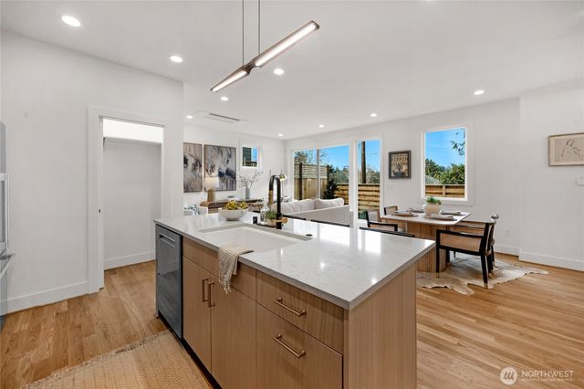 4048 32nd Avenue W, Seattle, WA 98199