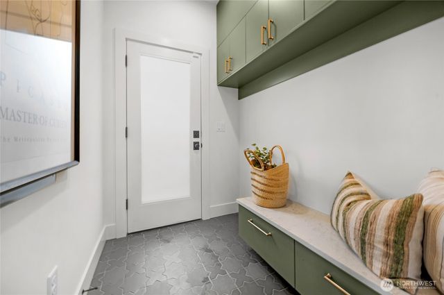 4048 32nd Avenue W, Seattle, WA 98199