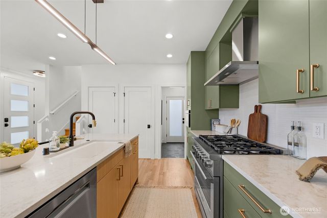 4048 32nd Avenue W, Seattle, WA 98199