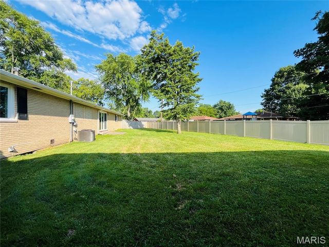 1616 Wellington Drive, Granite City, IL 62040