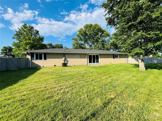 1616 Wellington Drive, Granite City, IL 62040