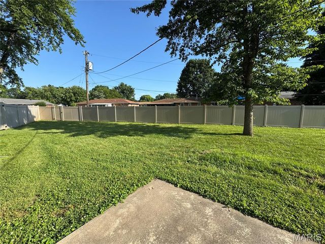 1616 Wellington Drive, Granite City, IL 62040